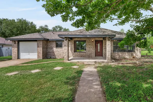903 Travis ST,  Lockhart,  TX 78644