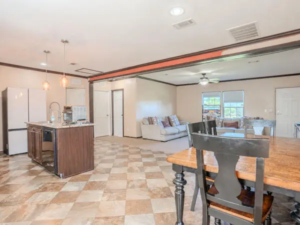 100 Northridge LN, Martindale, TX 78655