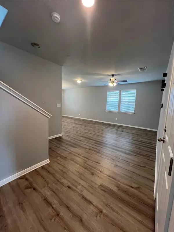 160 Shearwater LN, Leander, TX 78641
