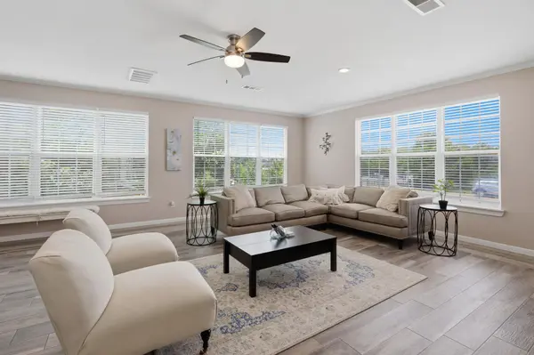 155 Cielo Vista DR #B, Del Valle, TX 78617
