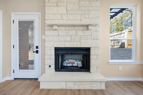 1002 Crestview ST, Round Rock, TX 78681