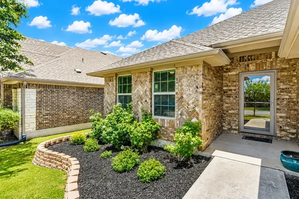 328 Lightcliff ST, Hutto, TX 78634