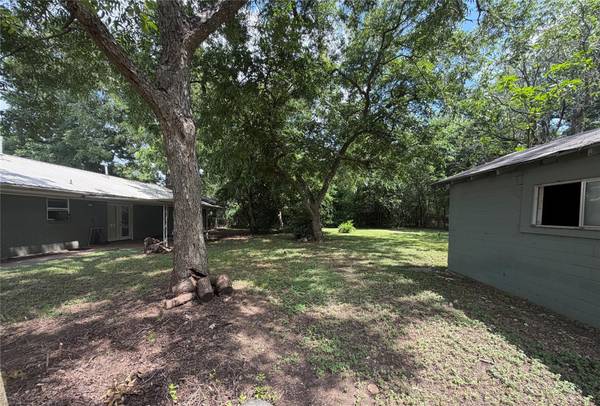 204 N Rockdale ST, Lexington, TX 78947