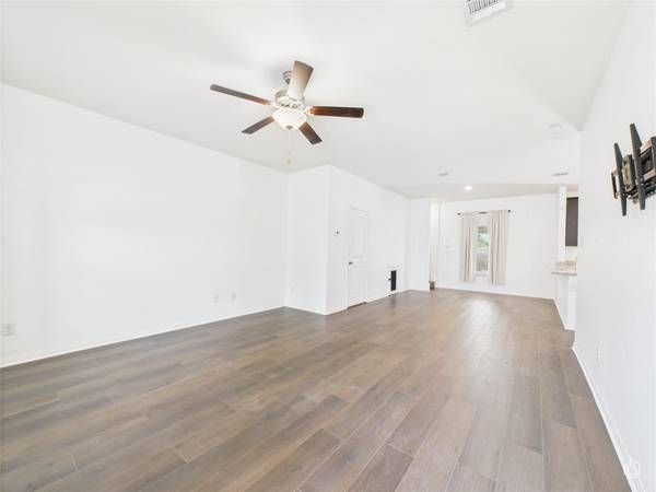 1687 Twin Estates DR, Kyle, TX 78640
