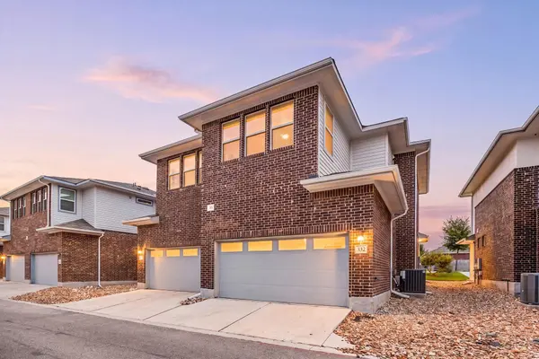 605 W South ST ST #33, Leander, TX 78641