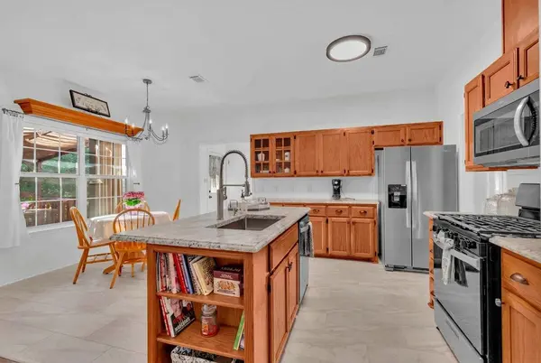 206 S Cowal DR, Spicewood, TX 78669