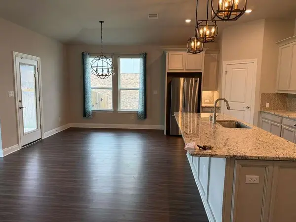 141 Seminole DR, San Marcos, TX 78666