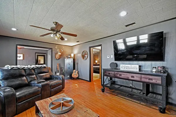 1017 Us Highway 87 E, Smiley, TX 78159