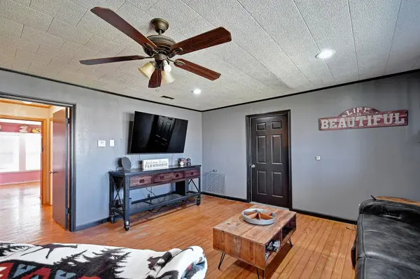 1017 Us Highway 87 E, Smiley, TX 78159