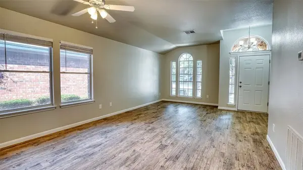 711 House Creek DR, Leander, TX 78641