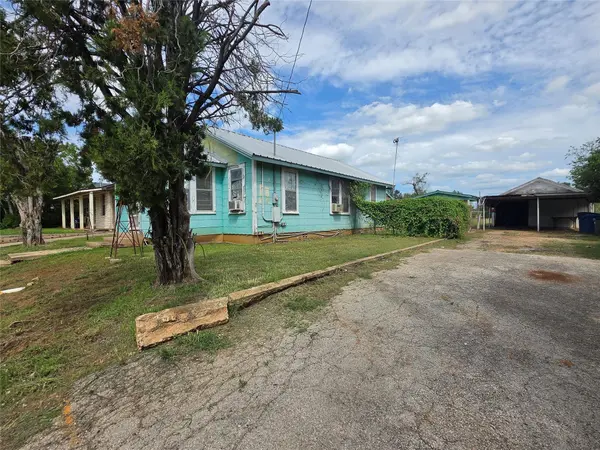 1510 A ST, Floresville, TX 78114