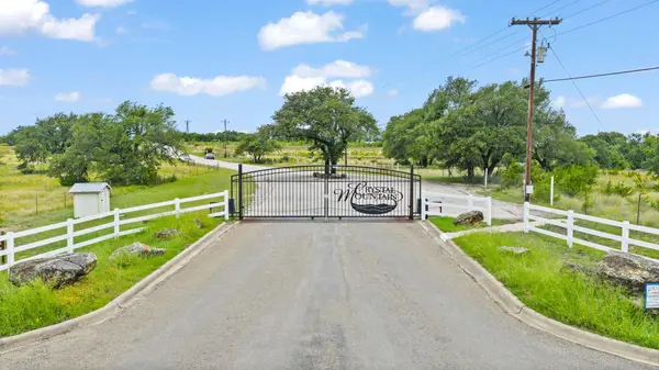 271 Summit DR, Round Mountain, TX 78663