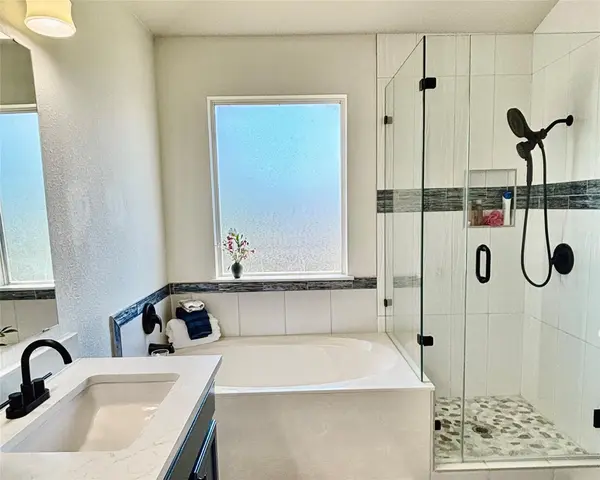 1104 Henderson DR, Leander, TX 78641