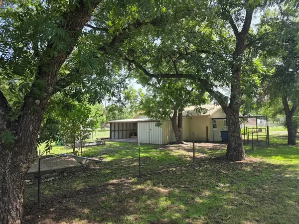 801 N Avenue A Ave, Cross Plains, TX 76443