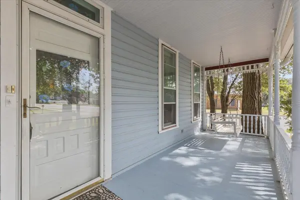 207 Hudgins ST, Smithville, TX 78957