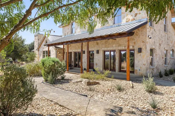 1120 Canyon View RD, Dripping Springs, TX 78620