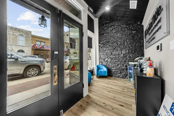 210 E Central Ave #E, Belton, TX 76513
