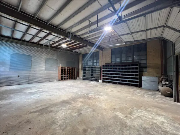 219 E 3rd ST, Taylor, TX 76574