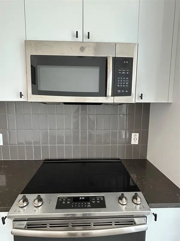 800 Embassy DR #505, Austin, TX 78702