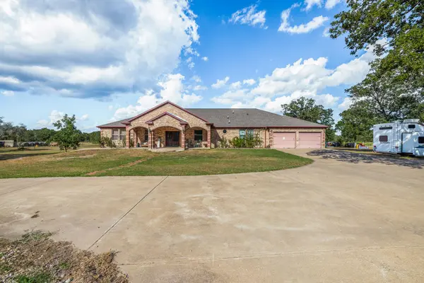 1102 Private Road 2332, Giddings, TX 78942