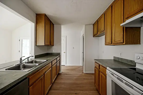 108 N Mockingbird CIR, Cedar Creek, TX 78612