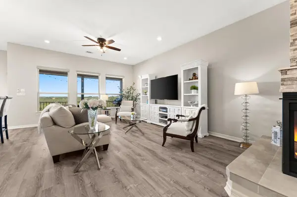 319 Lombardia DR #21B, Austin, TX 78734