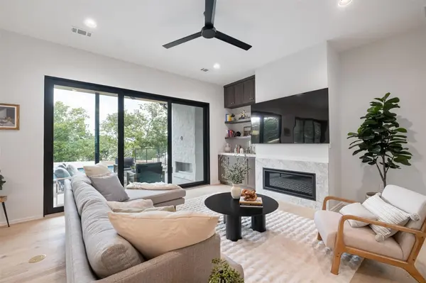 2212 Trailside DR, Austin, TX 78704