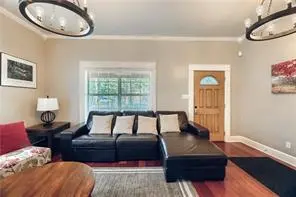 911 E 2nd ST, Austin, TX 78702