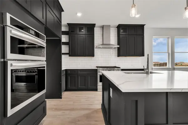 8516 Red Bottle Brush RD, Lago Vista, TX 78645