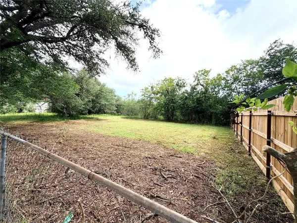 702 E 18th ST, Cameron, TX 76520