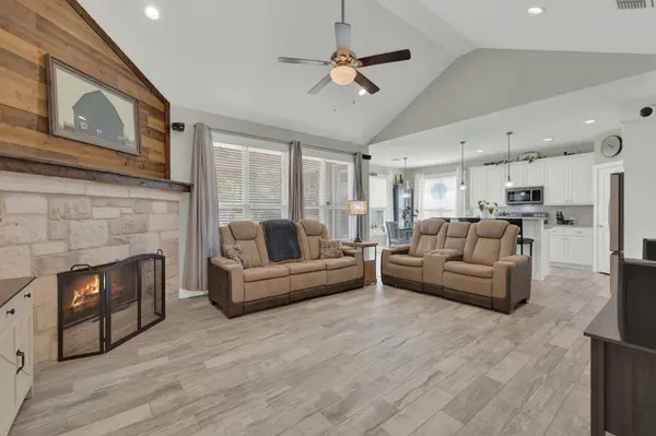 1720 Rocky Ridge LOOP, Canyon Lake, TX 78133