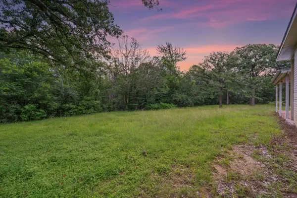272 Old Coach LN, Elgin, TX 78621