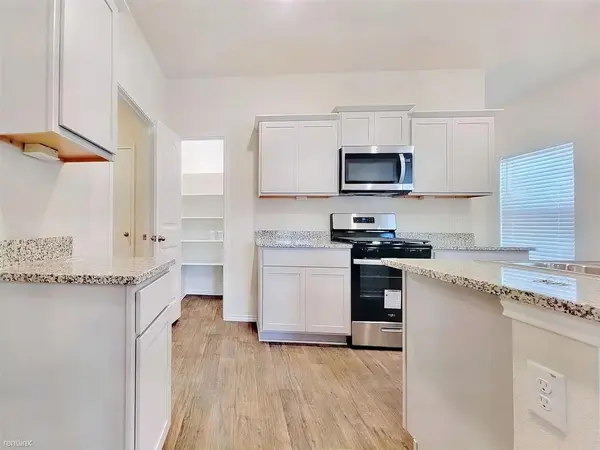 419 Sickle LOOP, Uhland, TX 78640