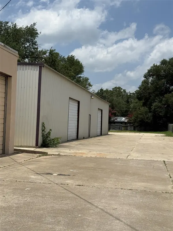 734 W Cameron Ave, Rockdale, TX 76567