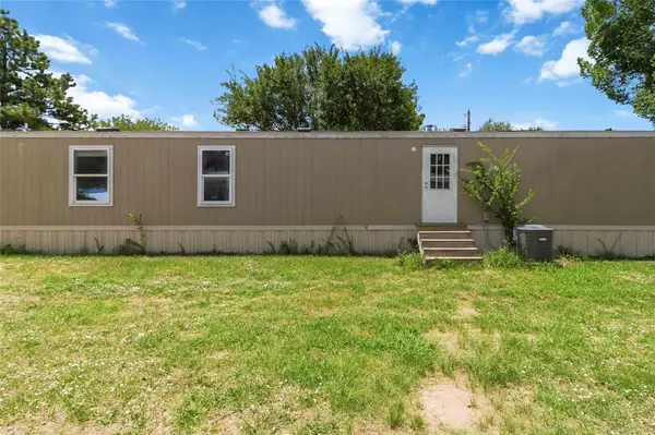 908 Turney LN, Smithville, TX 78957