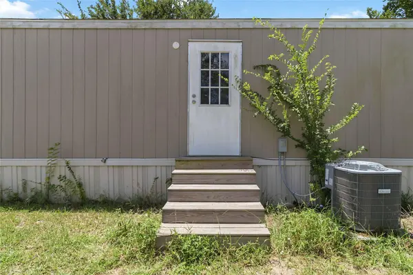 908 Turney LN, Smithville, TX 78957