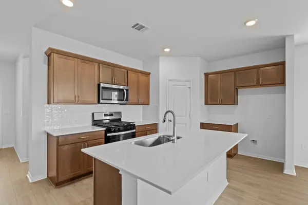 1824 Dandy Brush DR, Georgetown, TX 78641