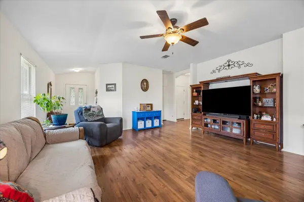 116 Quail Hollow DR, Hutto, TX 78634