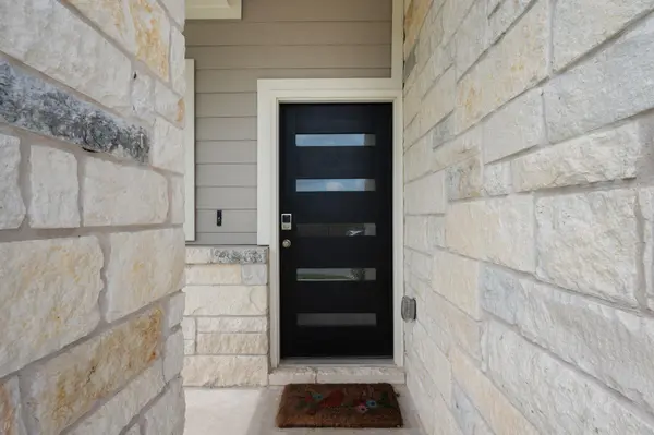 6907 Short Run LN, Buda, TX 78610