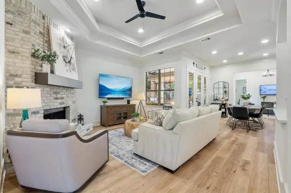 7 Sunview RD, The Hills, TX 78738