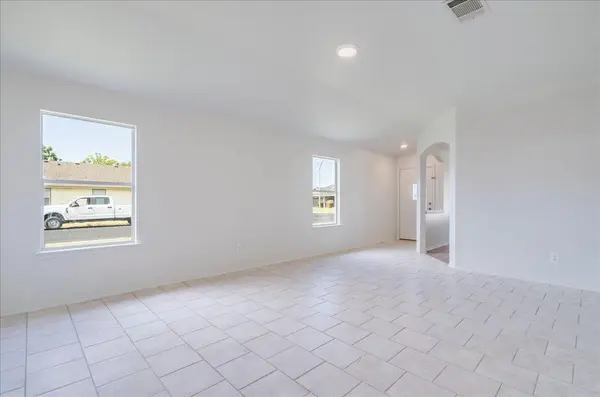 100 Easy ST, Hutto, TX 78634