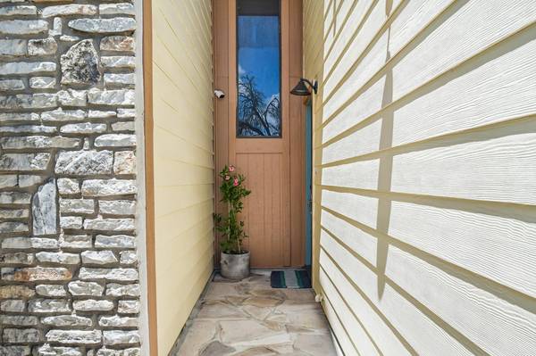14 Cypress Fairway VLG, Wimberley, TX 78676