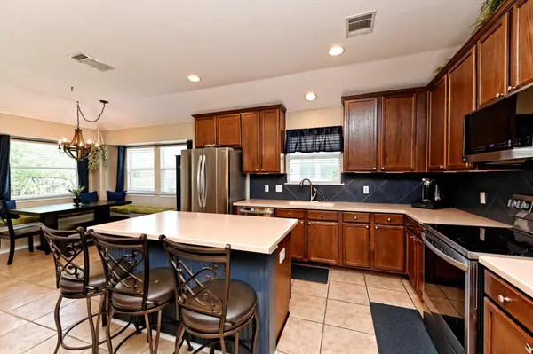18608 Royal Pointe DR, Pflugerville, TX 78660