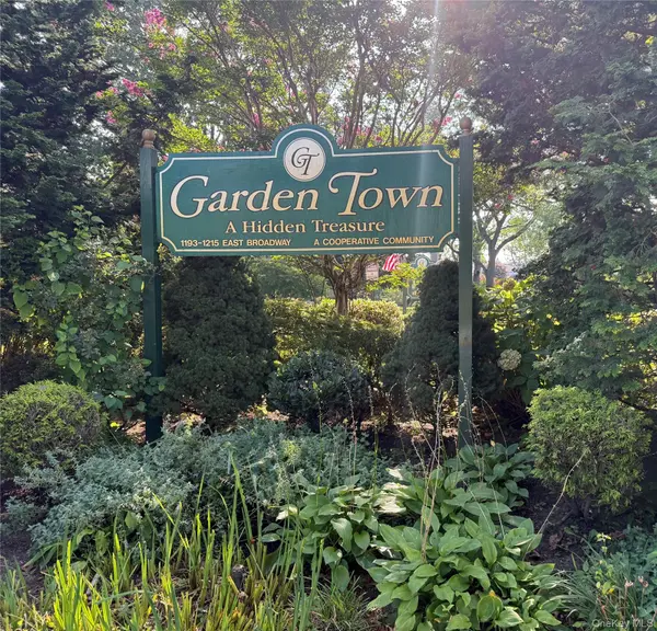 1201 E Broadway #H-22, Hewlett, NY 11557