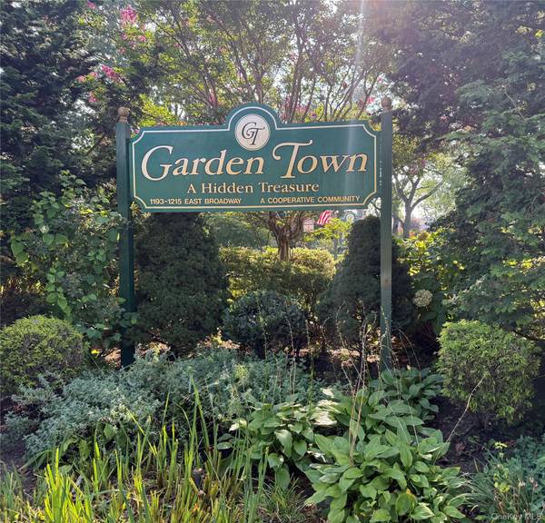 1201 E Broadway #H-22, Hewlett, NY 11557