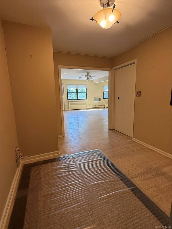 1201 E Broadway #H-22, Hewlett, NY 11557
