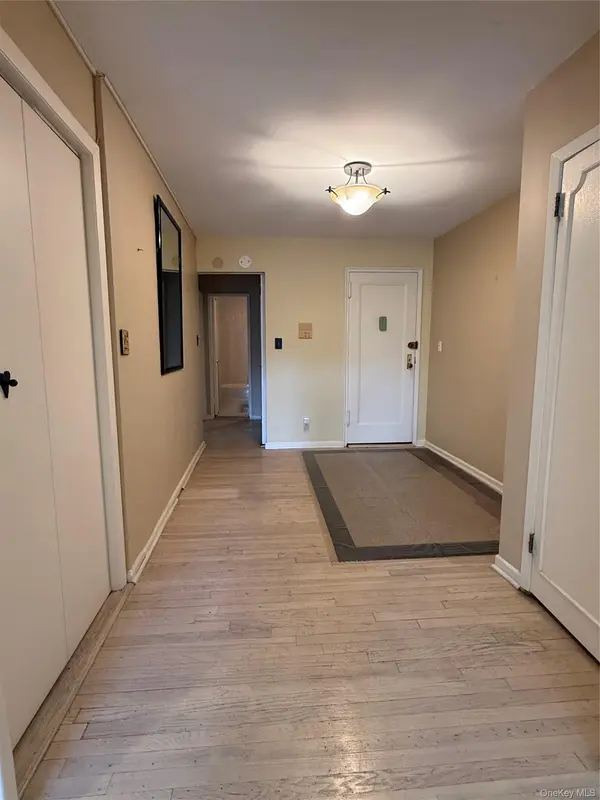 1201 E Broadway #H-22, Hewlett, NY 11557