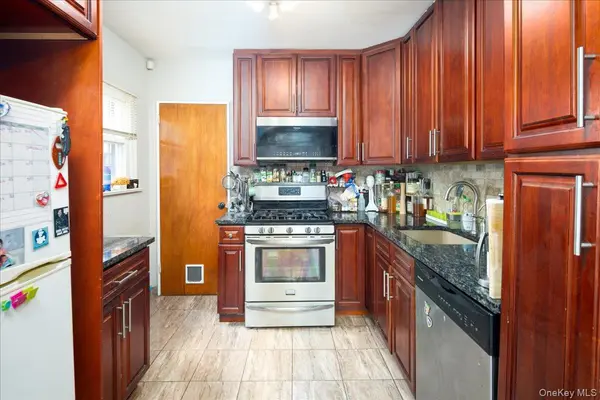 4724 168th ST, Flushing, NY 11358