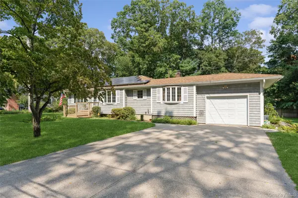 31 Cedar Branch ST, Middle Island, NY 11953