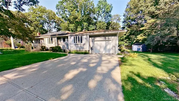 31 Cedar Branch ST, Middle Island, NY 11953